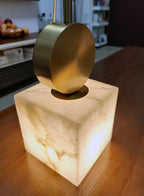 Lunetă | Pandantiv din marmură și aur | Petprovac