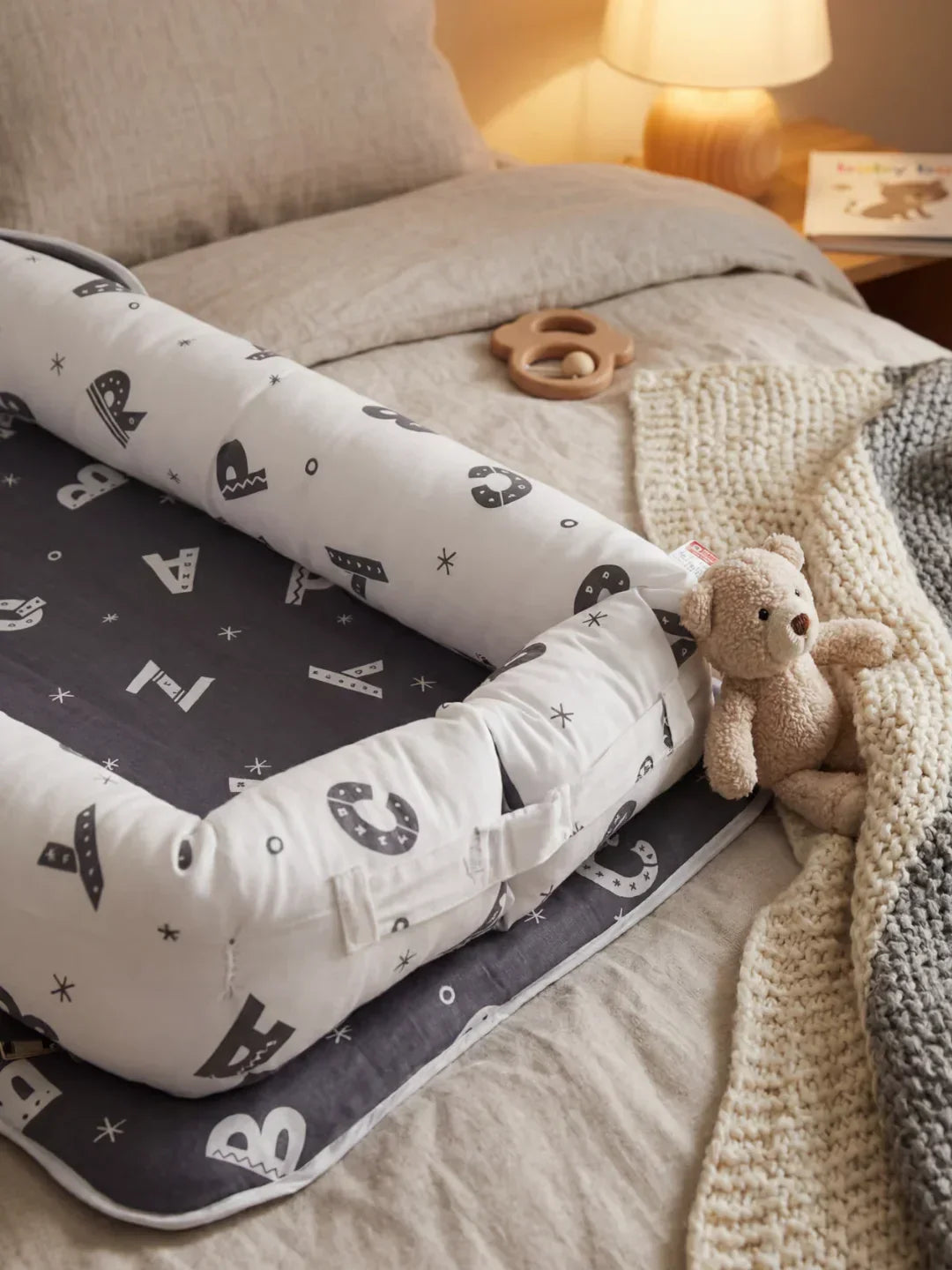 Cocon Nomade Baby Bed Reducer With Padded Cocoon And Carry Bag