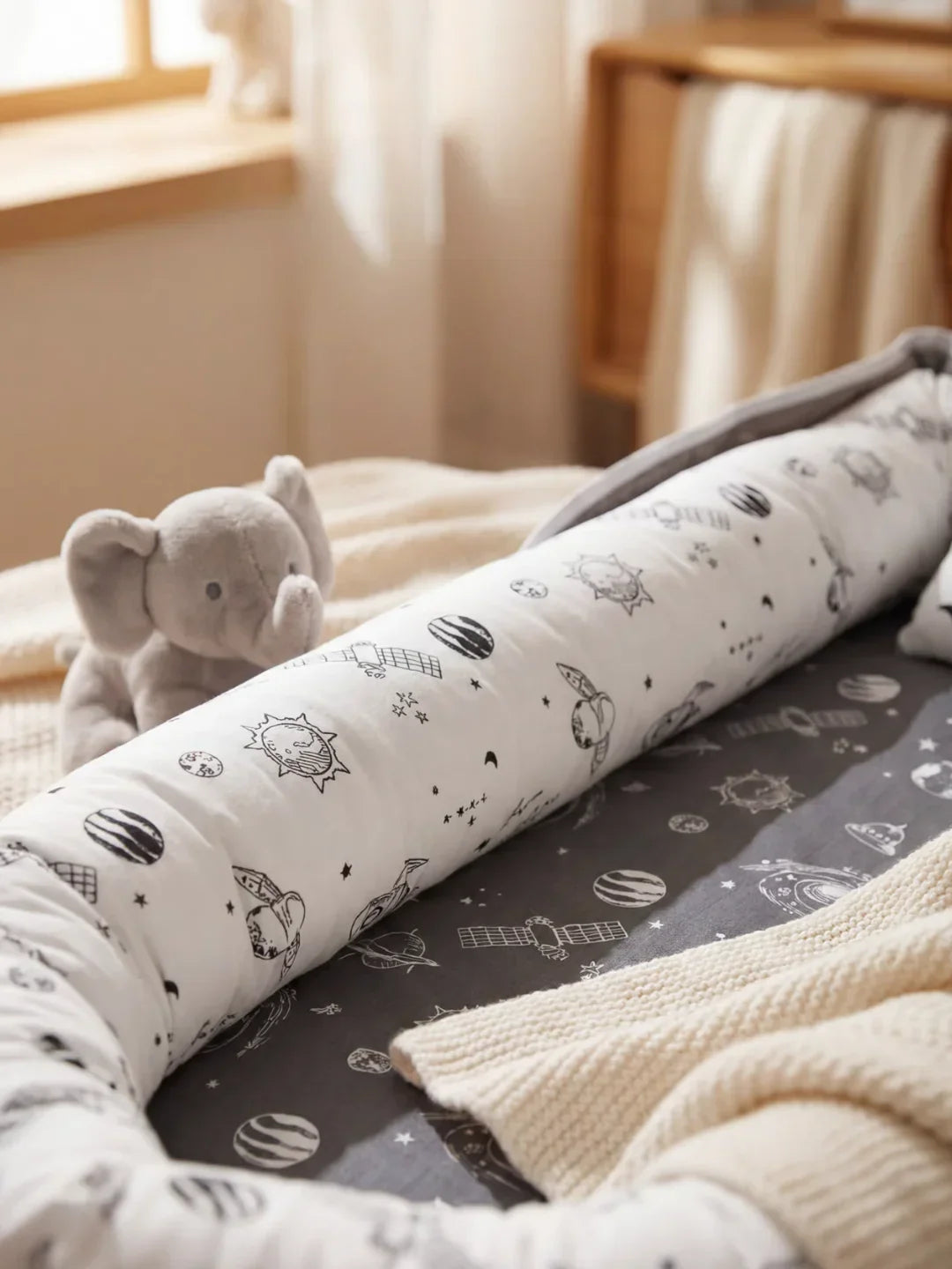 Cocon Nomade Baby Bed Reducer With Padded Cocoon And Carry Bag