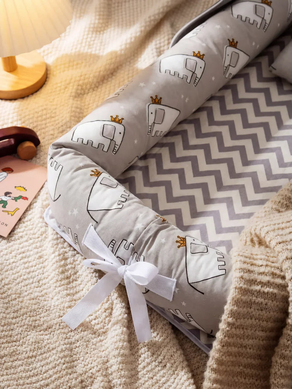 Cocon Nomade Baby Bed Reducer With Padded Cocoon And Carry Bag