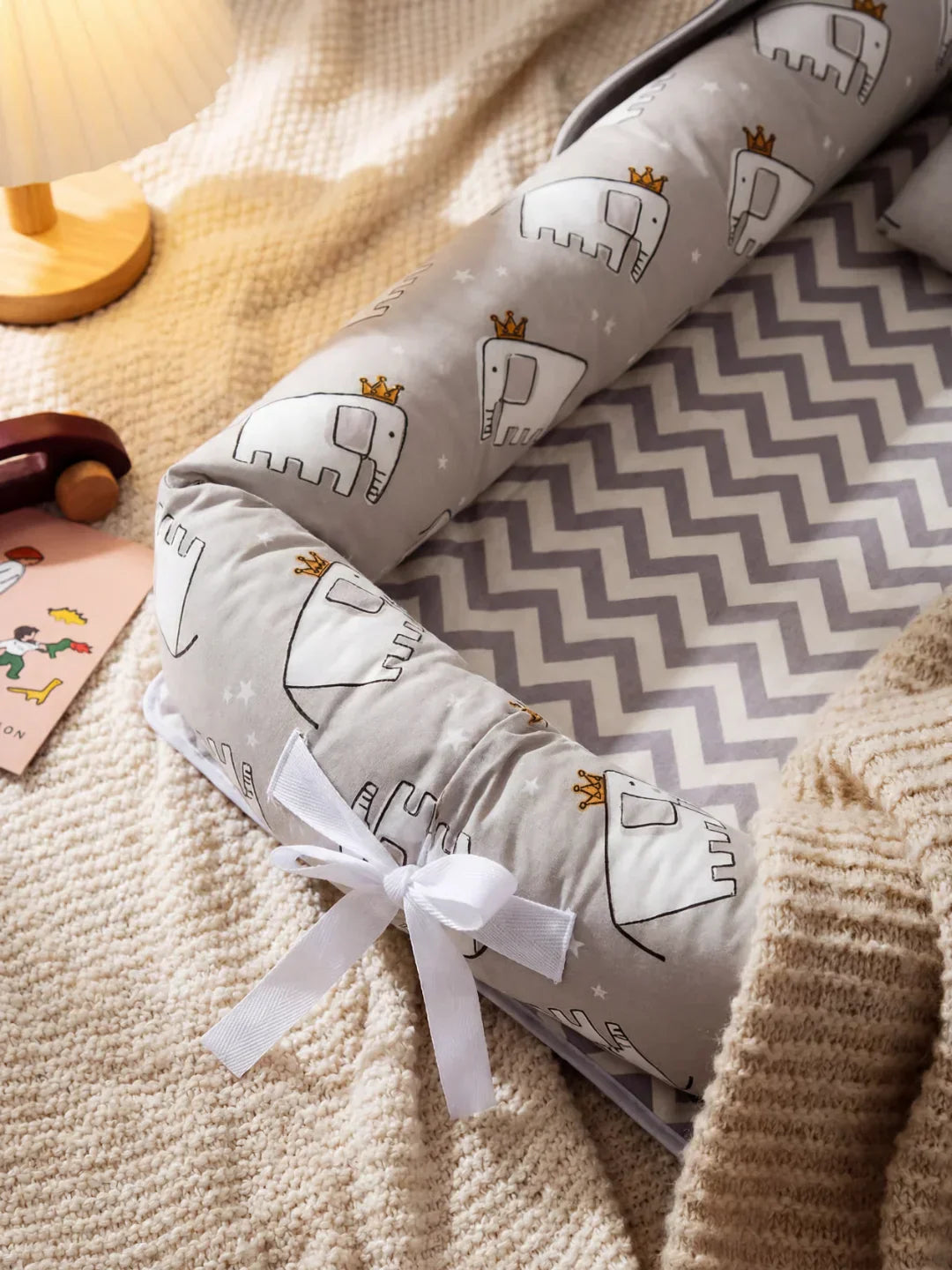 Cocon Nomade Baby Bed Reducer With Padded Cocoon And Carry Bag