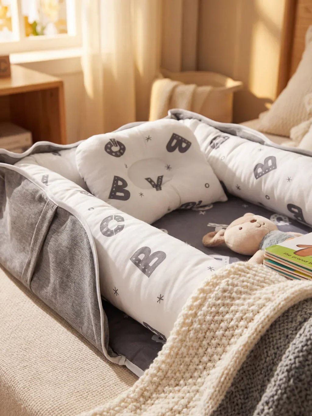 Cocon Nomade Baby Bed Reducer With Padded Cocoon And Carry Bag