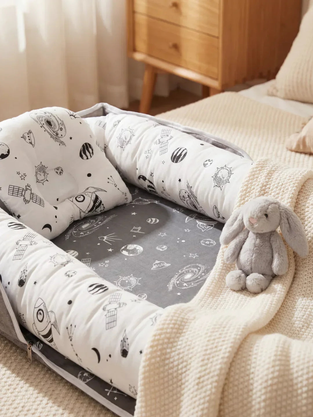 Cocon Nomade Baby Bed Reducer With Padded Cocoon And Carry Bag