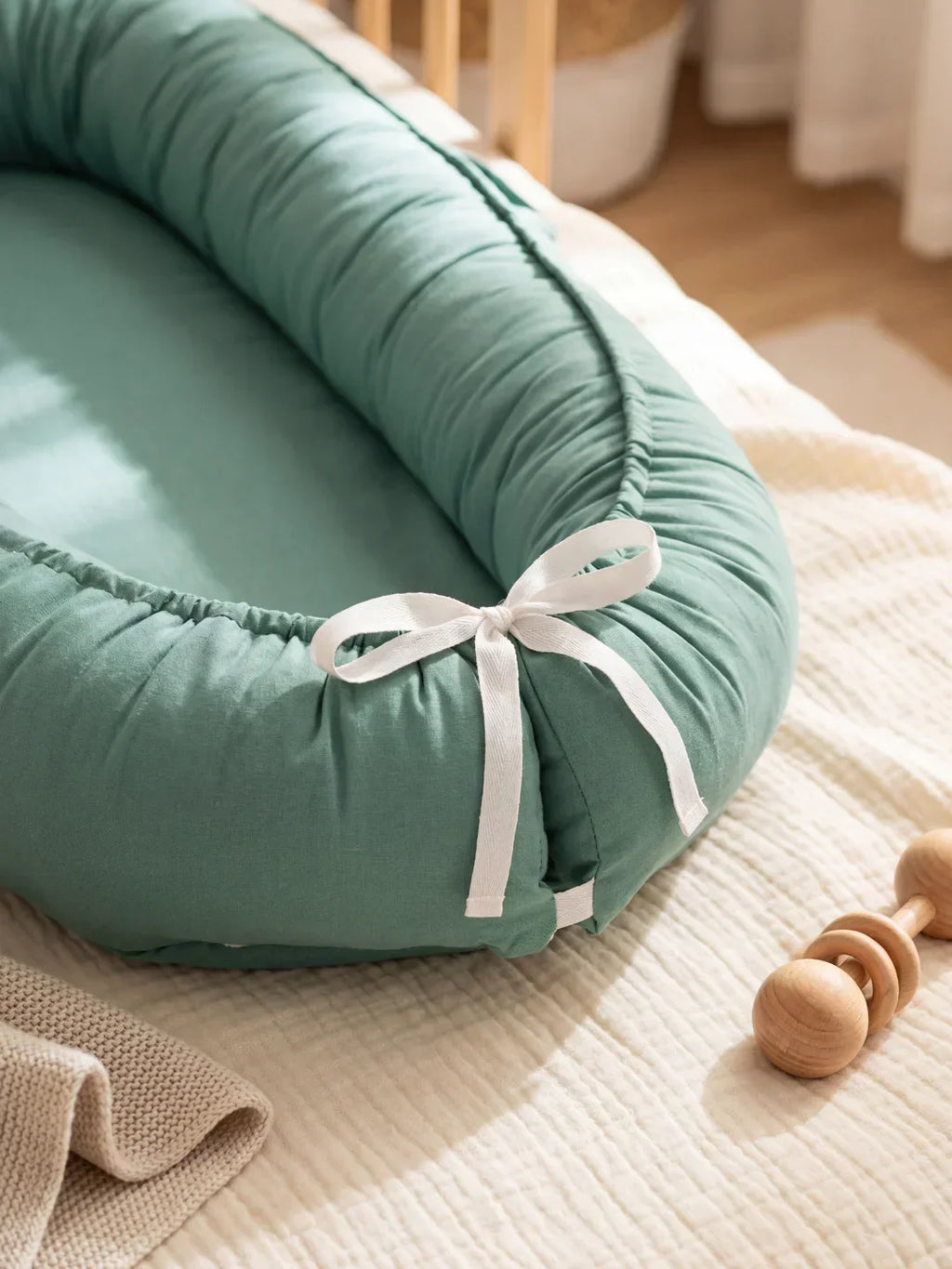 Ergonomic Baby Bed Reducer, Cushioned Crib Bumper for Cozy Sleep
