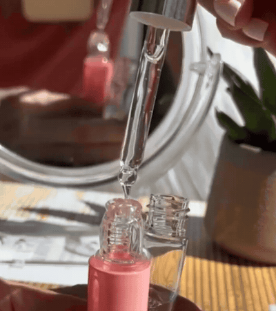 طقم فيلورا لتكبير الشفاه بلطف للحصول على شفاه طبيعية أكثر امتلاءً مع نتائج سريعة