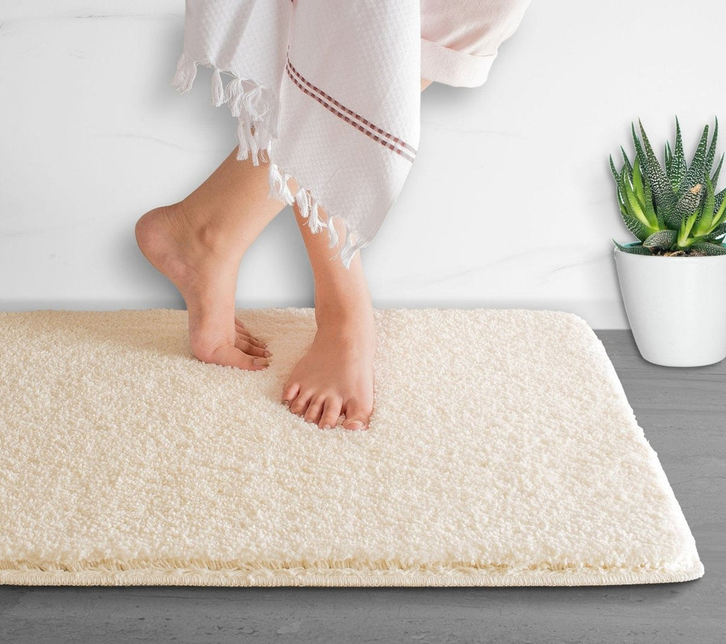 Luxura UltraSoft Bath Mat | Super-absorbent microfiber bathroom rug with anti-slip backing