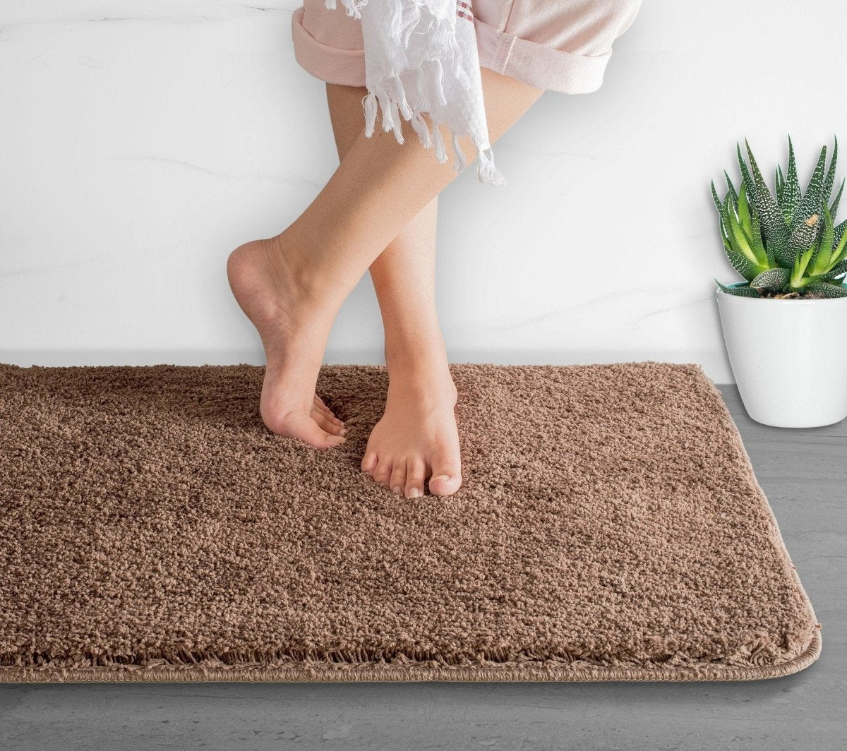 Luxura UltraSoft Bath Mat | Super-absorbent microfiber bathroom rug with anti-slip backing