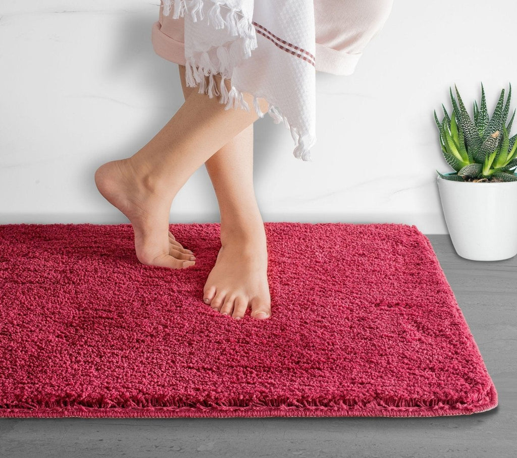 Luxura UltraSoft Bath Mat | Super-absorbent microfiber bathroom rug with anti-slip backing