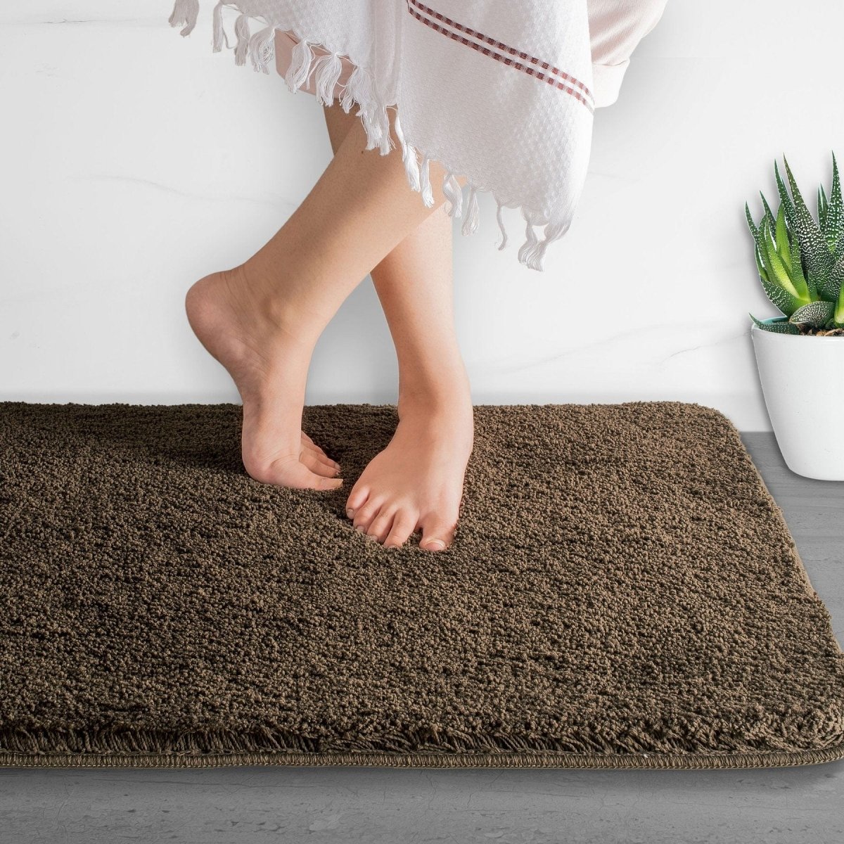 Luxura UltraSoft Bath Mat | Super-absorbent microfiber bathroom rug with anti-slip backing