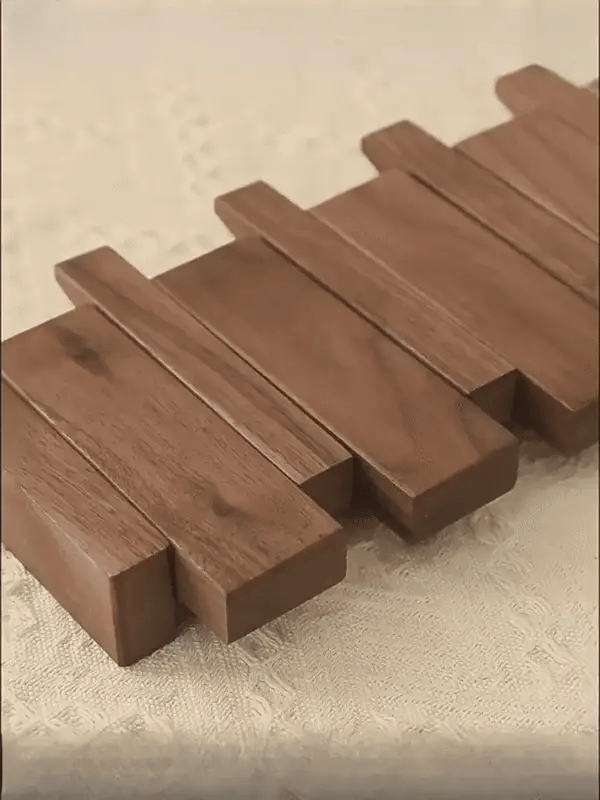 منظم مدخل خشبي مصنوع يدويًا من PianoLuxe لتعليق المعاطف