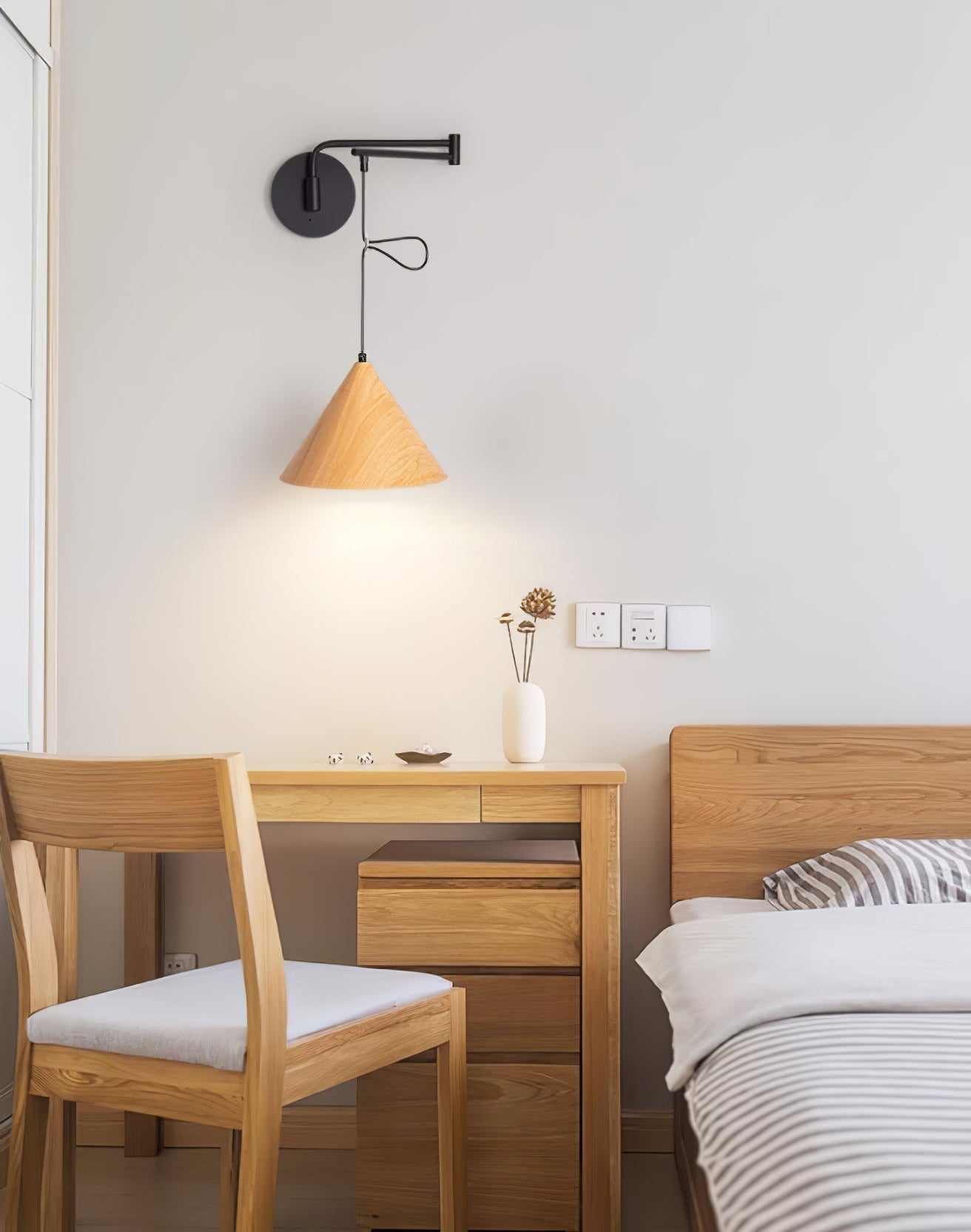 Aeron svingarm væglampe med justerbart læselampe