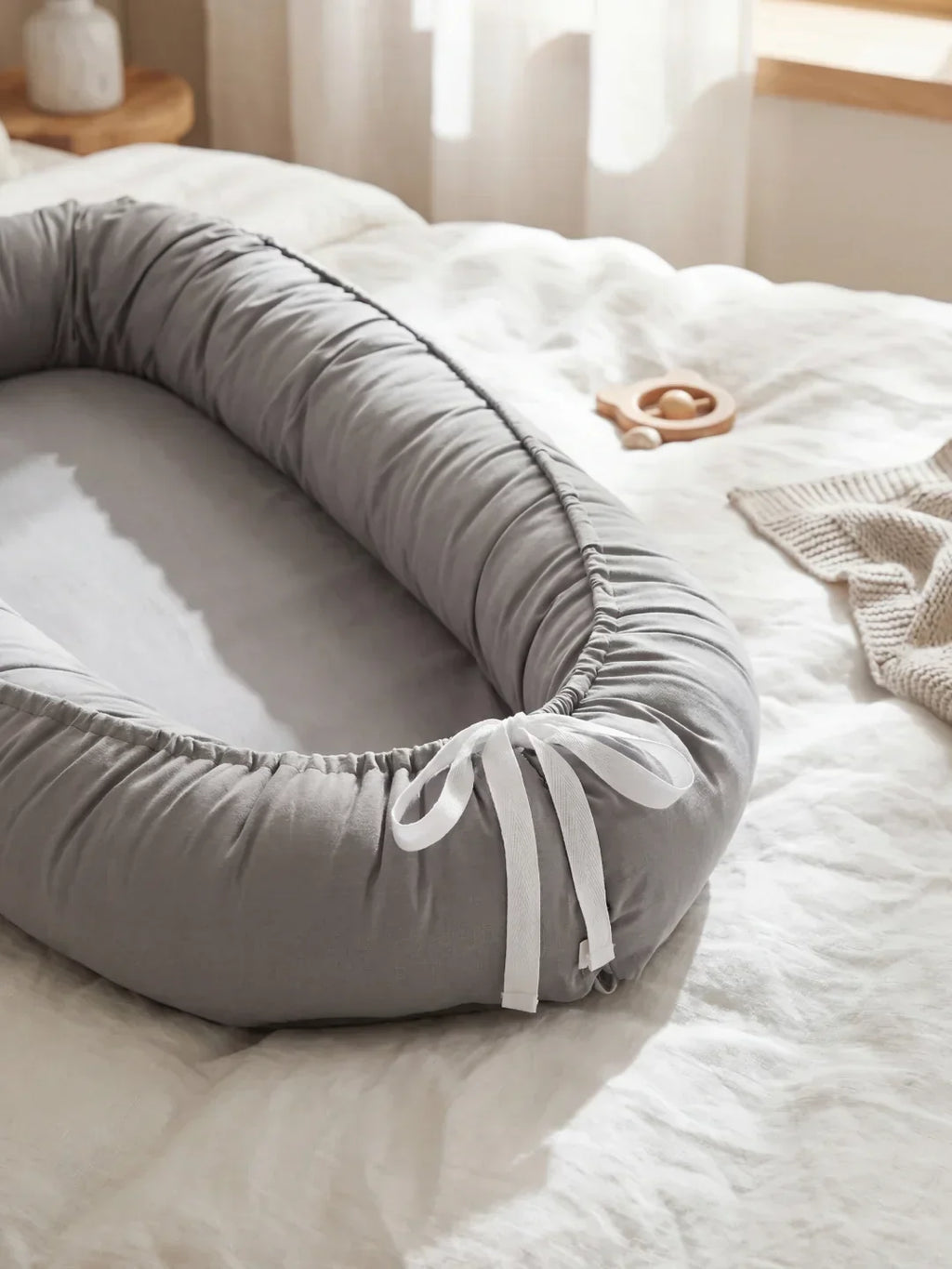 Ergonomic Baby Bed Reducer, Cushioned Crib Bumper for Cozy Sleep