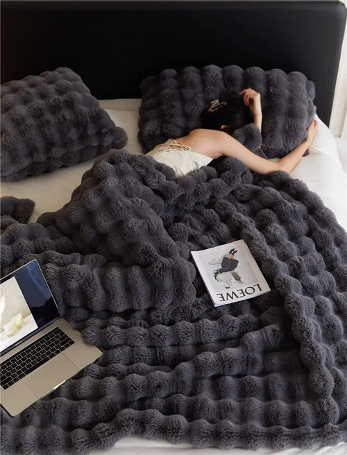 GlacierWeave Soğuk Geceler İçin Ultra Yumuşak Yün Battaniye