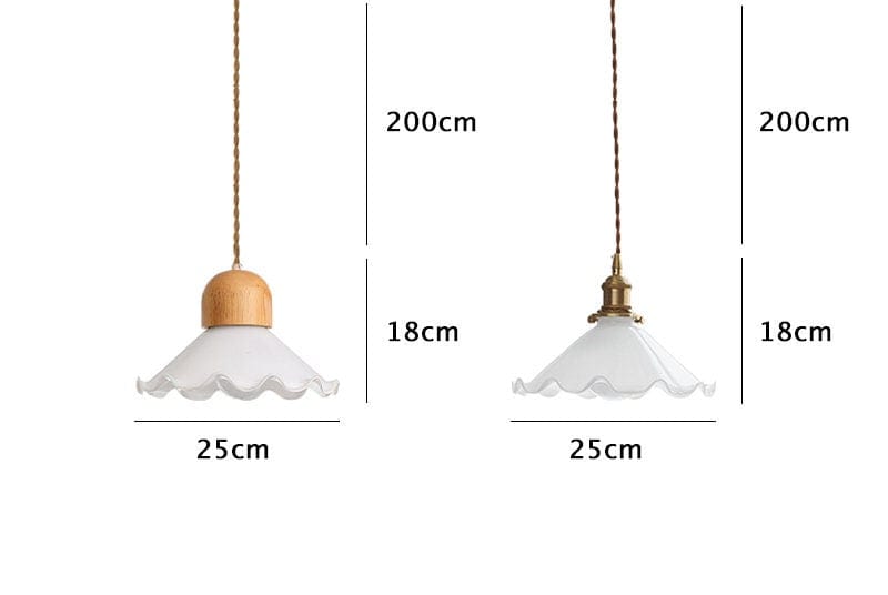 Lampada a sospensione con fiore in vetro opalino bianco vintage Alvara con LED e portalampada in ottone spazzolato, lampadina inclusa | Petprovac