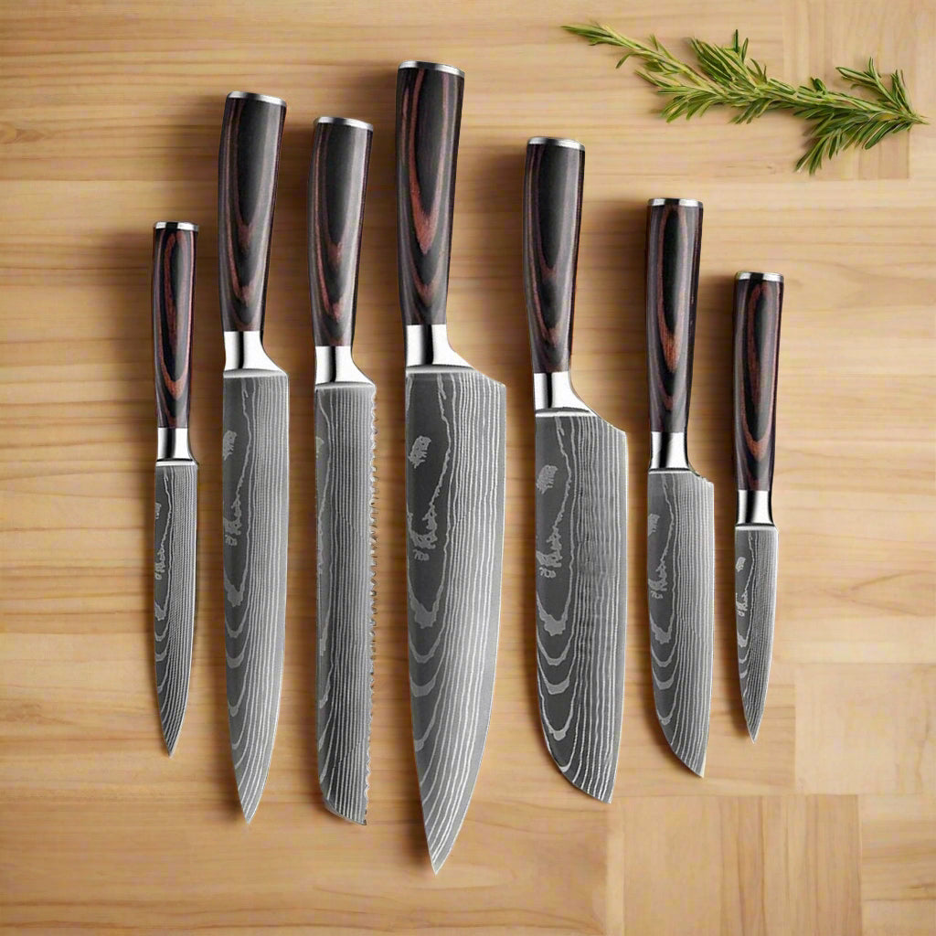 Nira 7-teiliges Messerset aus hochkohlenstoffreichem Stahl, Griffe aus Rosenholz