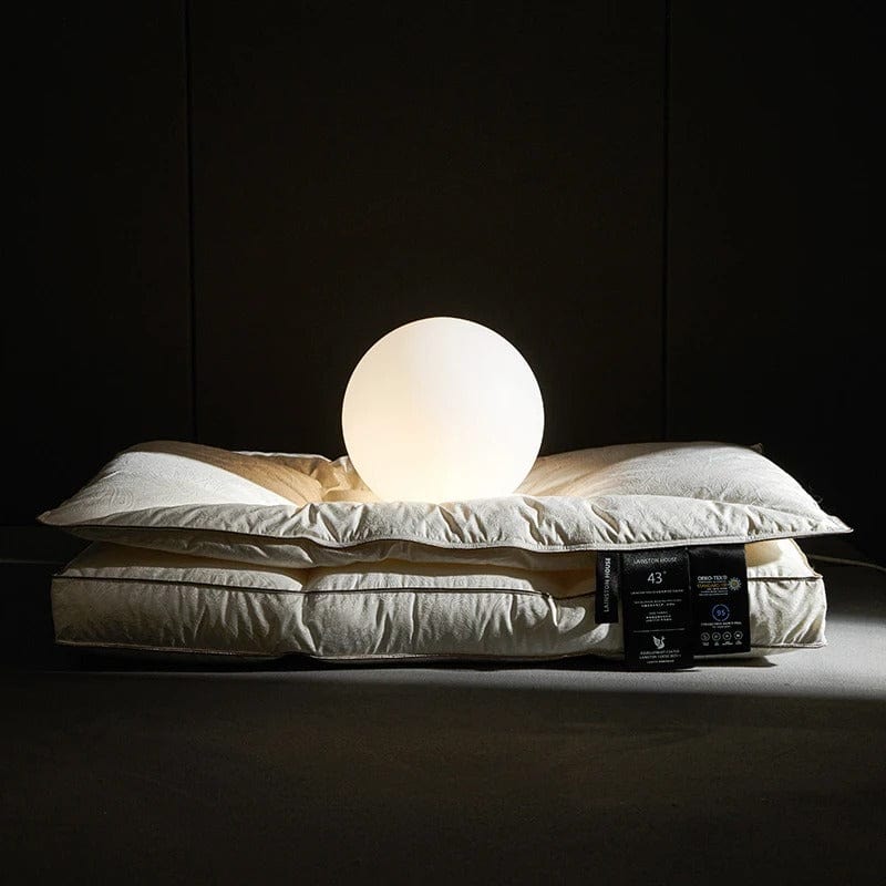 Weißes Gänsedaunen-Memory-Kissen mit Jacquard-Bezug | Petprovac