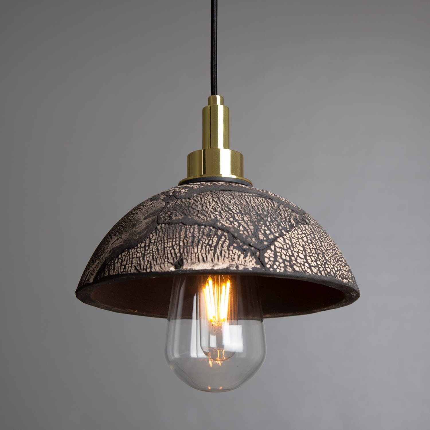 Elowen | Lampada a sospensione a cupola in ceramica da 20cm per bagno, argilla nera, IP44