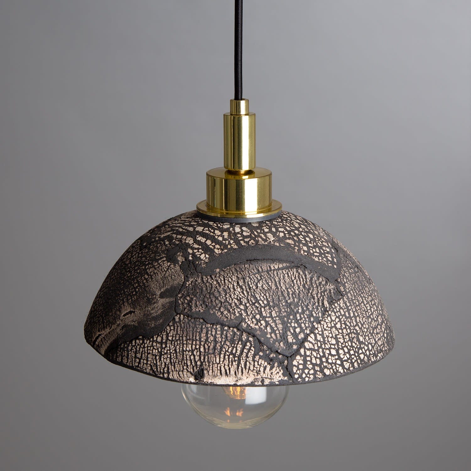 Elowen | Lampada a sospensione a cupola in ceramica da 20cm per bagno, argilla nera, IP44