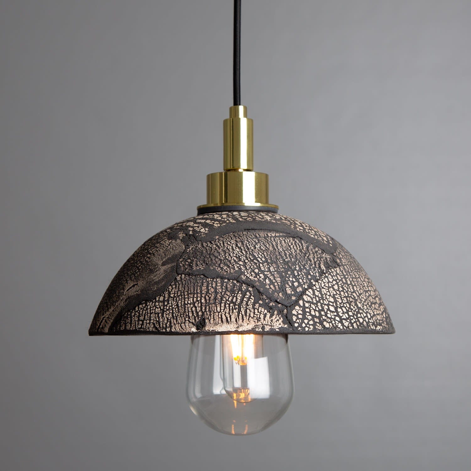 Elowen | Lampada a sospensione a cupola in ceramica da 20cm per bagno, argilla nera, IP44