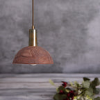 Novira Dome Pendelleuchte aus organischer Keramik, 20cm, rotes Eisen