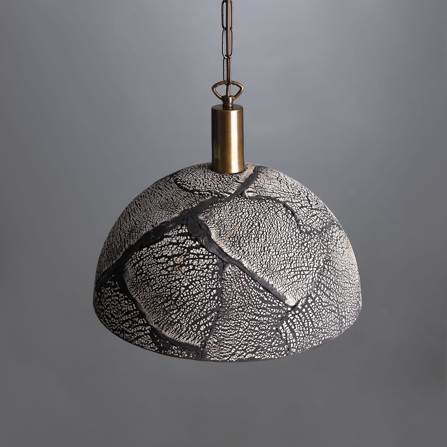 Liora Schwarze Ton Organische Keramische Kuppel Pendelleuchte, 37cm