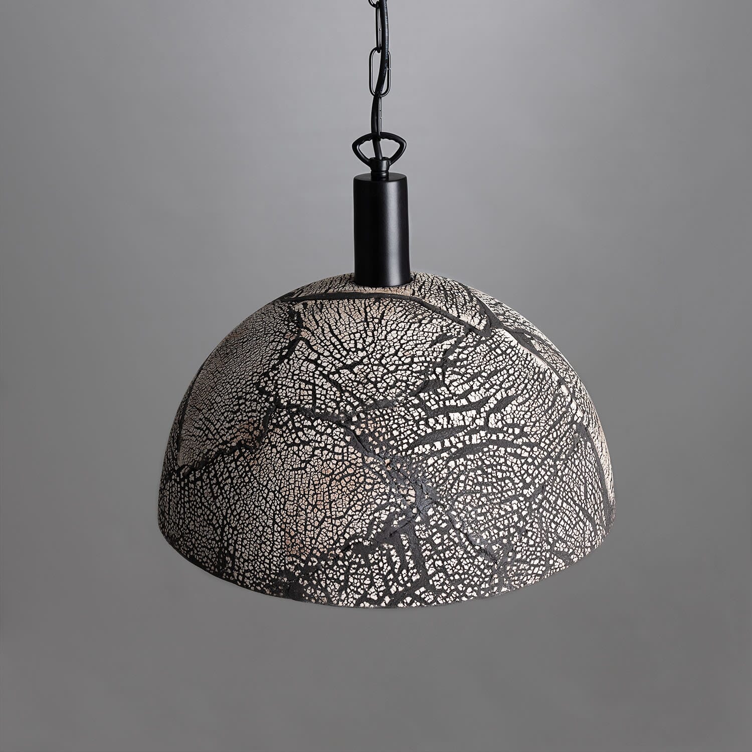 Liora Schwarze Ton Organische Keramische Kuppel Pendelleuchte, 37cm