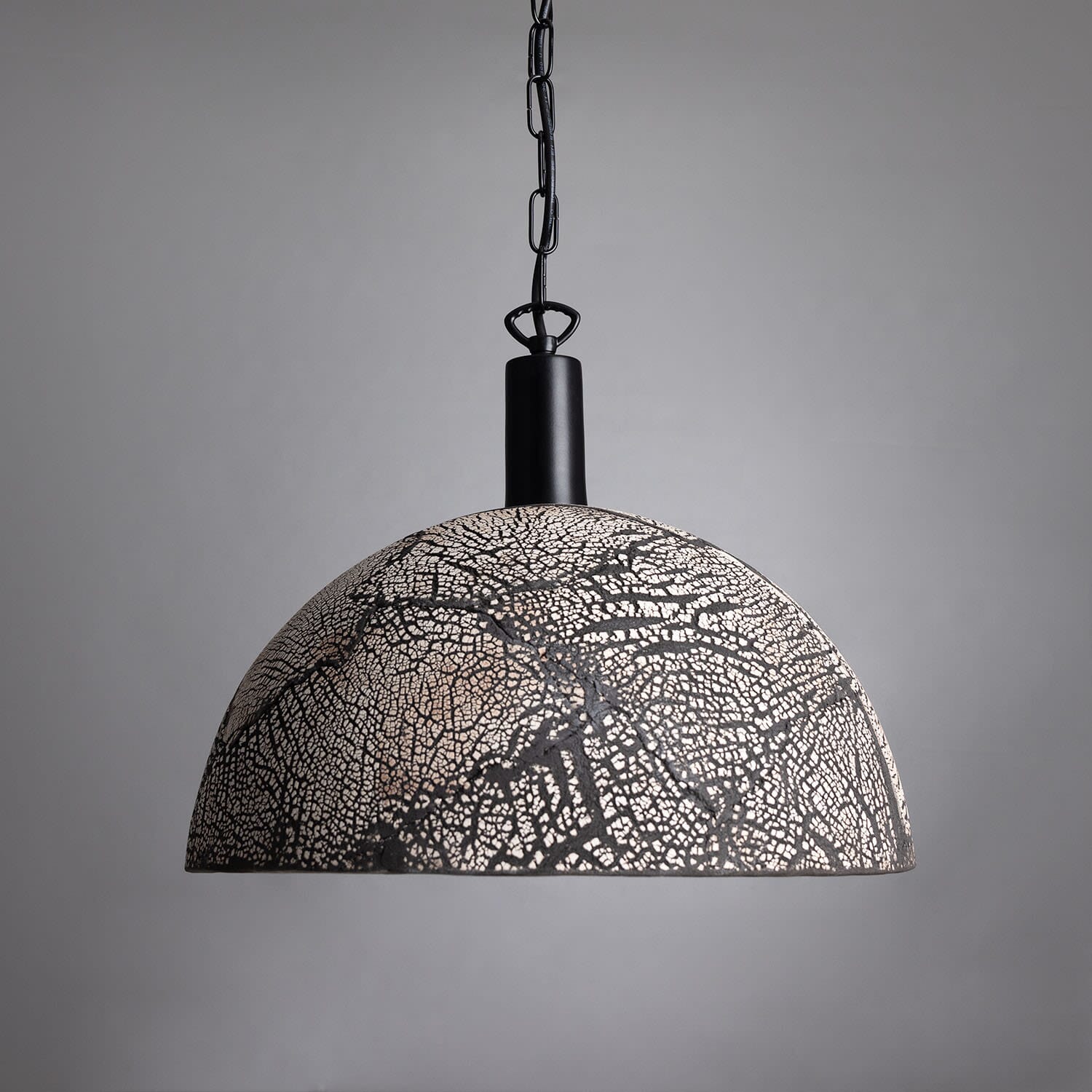 Liora Schwarze Ton Organische Keramische Kuppel Pendelleuchte, 37cm