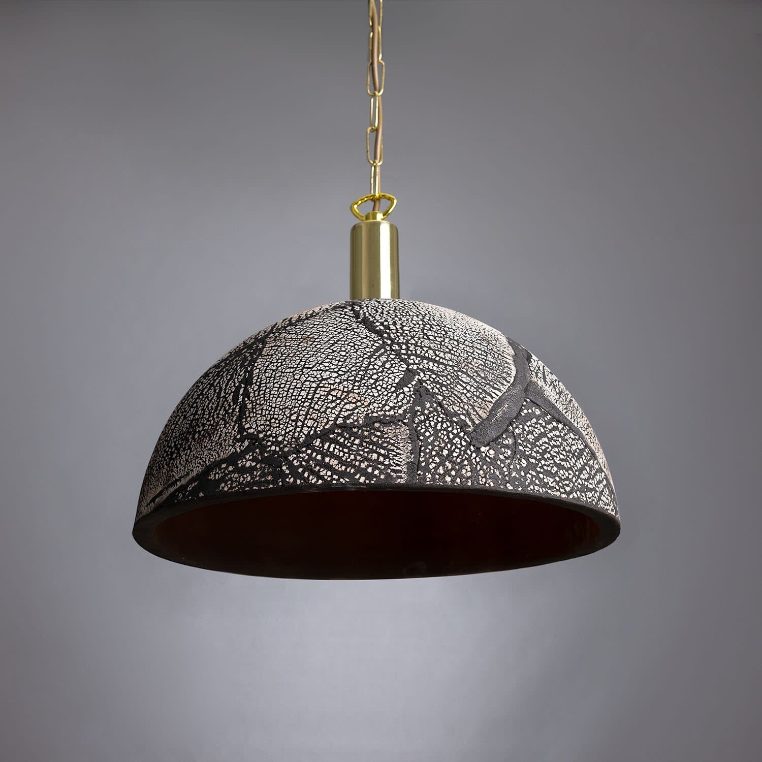 Liora Schwarze Ton Organische Keramische Kuppel Pendelleuchte, 37cm
