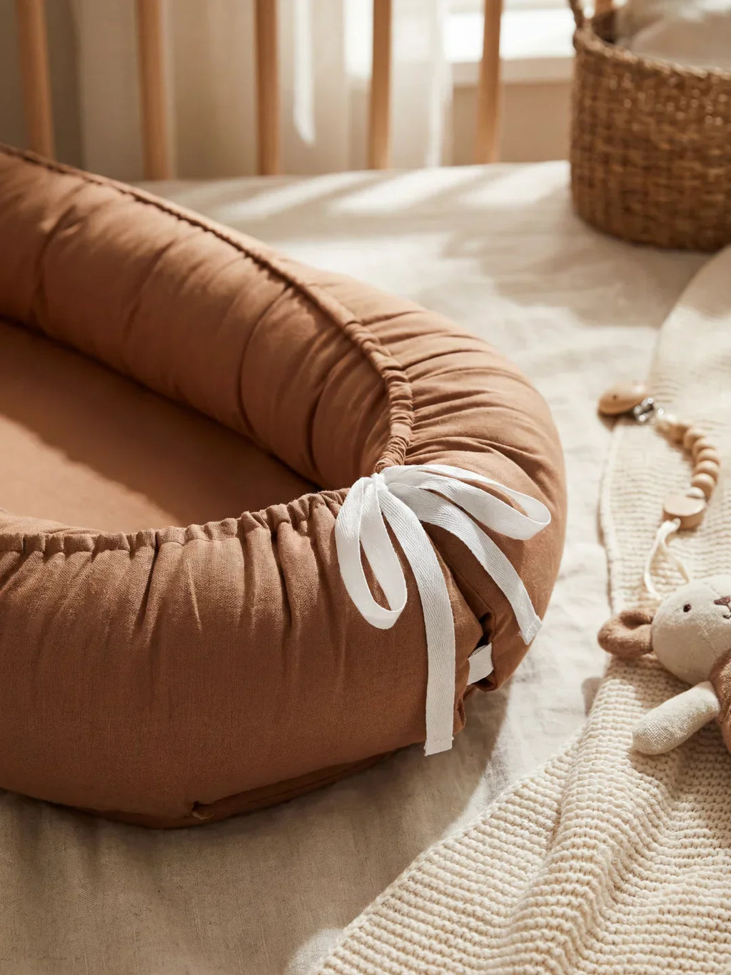 Ergonomic Baby Bed Reducer, Cushioned Crib Bumper for Cozy Sleep