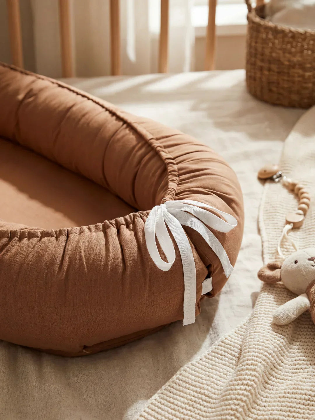 Ergonomic Baby Bed Reducer, Cushioned Crib Bumper for Cozy Sleep