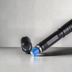Torche Laser AeroForge Pro Fournissant une Lumière Étanche et Lumineuse pour la Survie en Plein Air