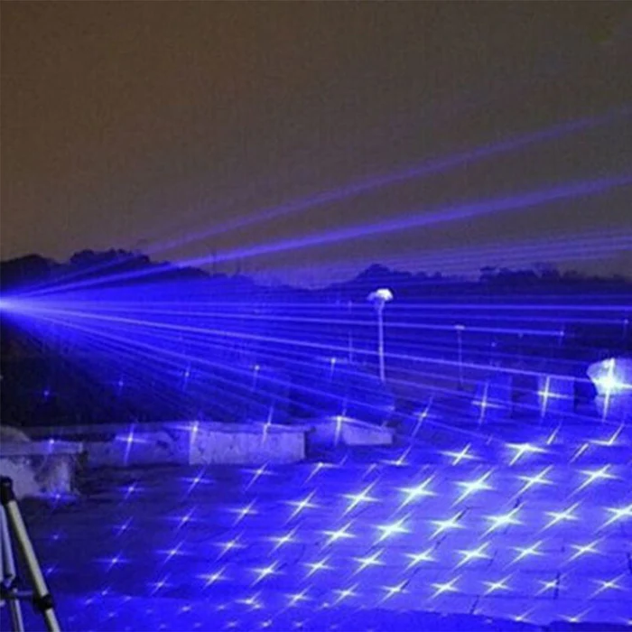 Torche Laser AeroForge Pro Fournissant une Lumière Étanche et Lumineuse pour la Survie en Plein Air