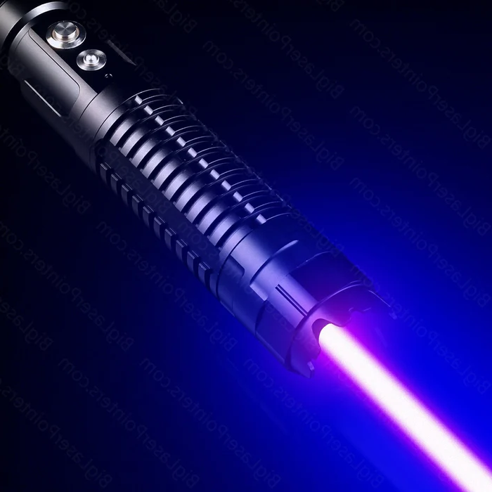 Torche Laser AeroForge Pro Fournissant une Lumière Étanche et Lumineuse pour la Survie en Plein Air