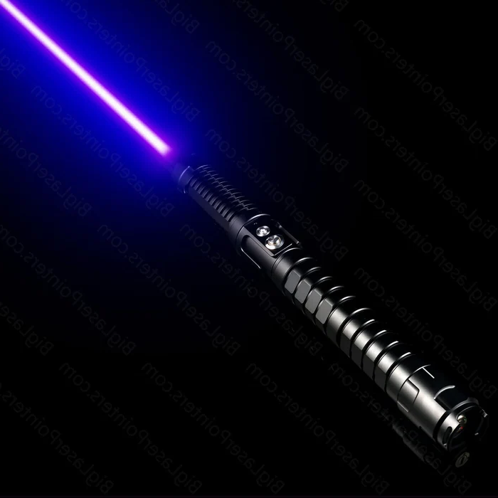 Torche Laser AeroForge Pro Fournissant une Lumière Étanche et Lumineuse pour la Survie en Plein Air
