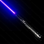 Torche Laser AeroForge Pro Fournissant une Lumière Étanche et Lumineuse pour la Survie en Plein Air