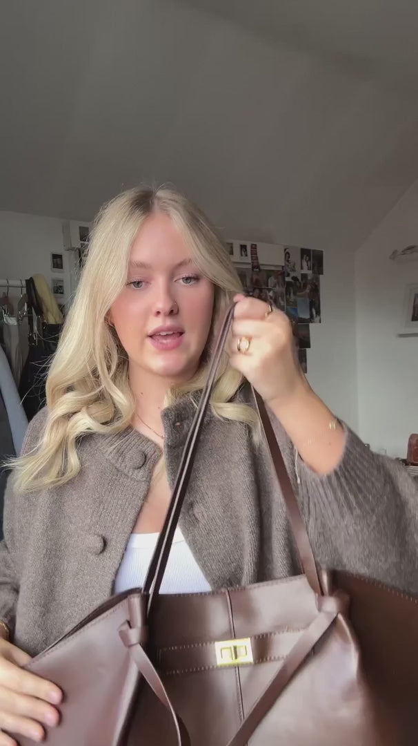Sac en cuir végétalien pour une expérience de shopping surdimensionnée