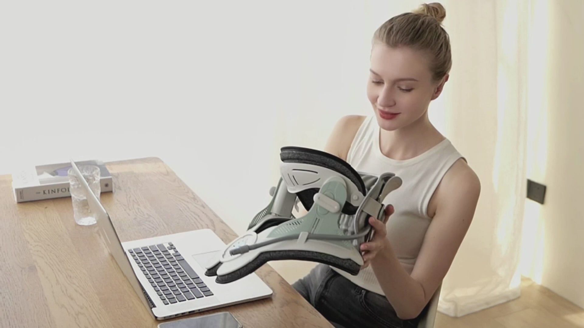 Inflatable Neck Traction Collar with 8 Air Chambers & 26° Ergonomic Stretch for Daily Comfort