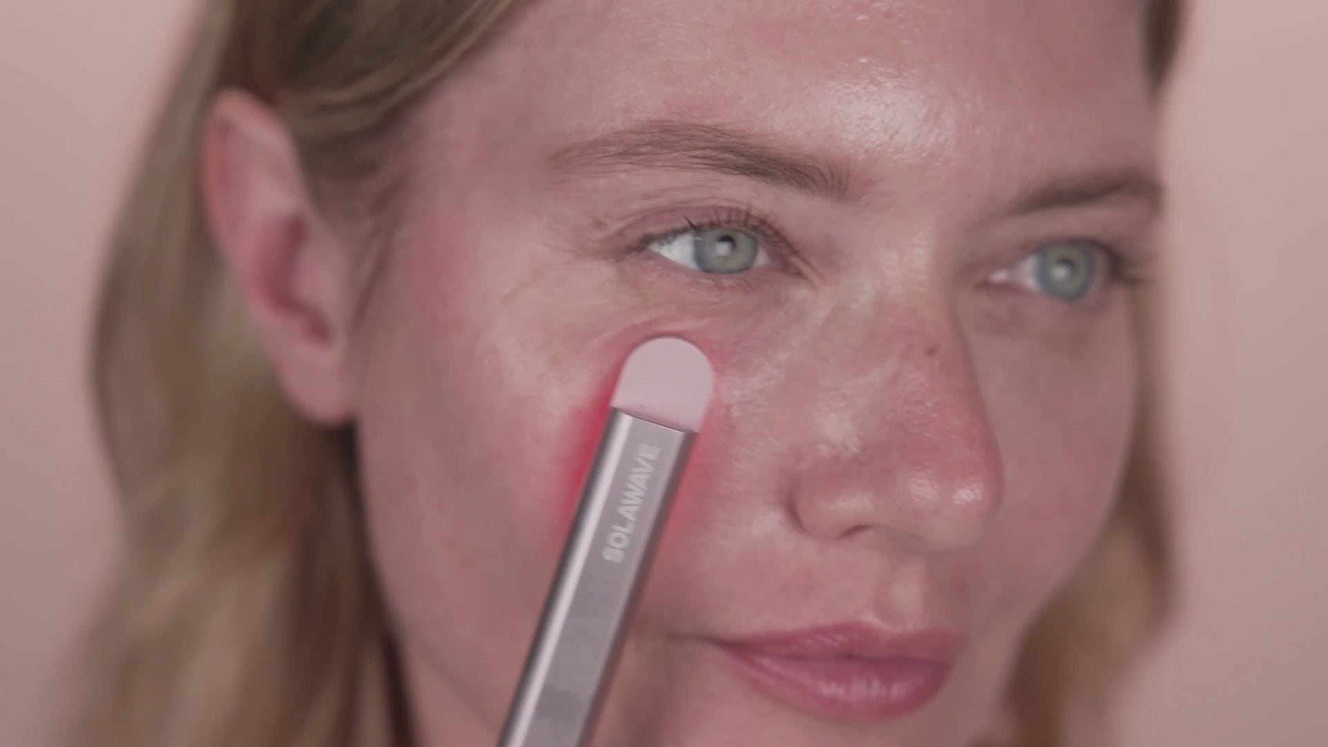 Multifunctionele beautywand voor een stralende huid, fijne lijntjes en een egale teint