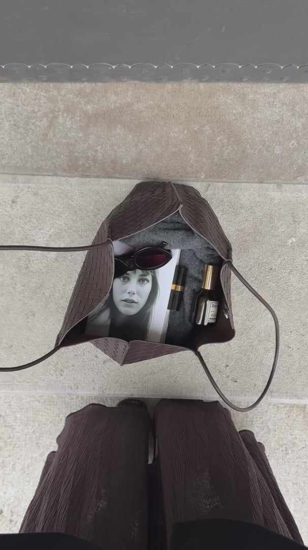 Sac en cuir végétalien pour une expérience de shopping surdimensionnée