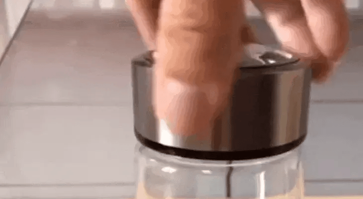 Vireli vetyvesipullo päivittäiseen elinvoimaisen nesteytyksen ylläpitoon