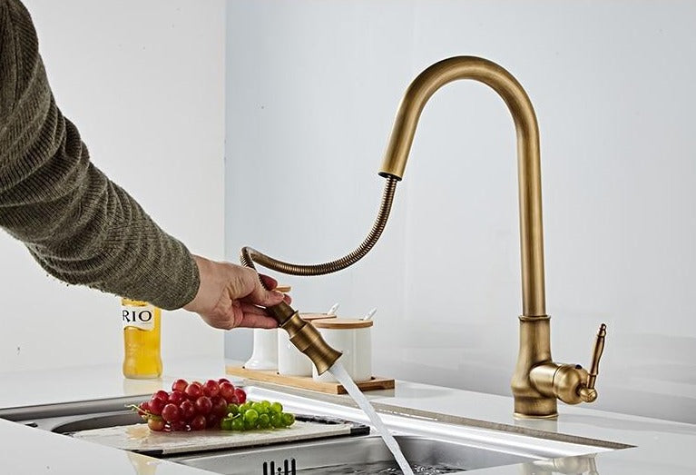 Rubinetto da cucina in bronzo rustico con controllo touch e bocca estraibile