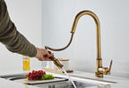 Rubinetto da cucina in bronzo rustico con controllo touch e bocca estraibile