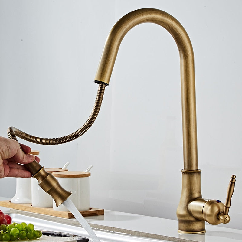 Rubinetto da cucina in bronzo rustico con controllo touch e bocca estraibile