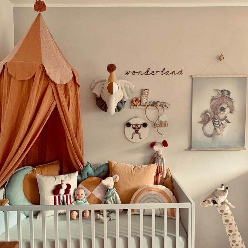 CirroNest Circus Chiffon-Baldachin und Bettwäsche-Set für das Kinderzimmer mit verspielten Motiven