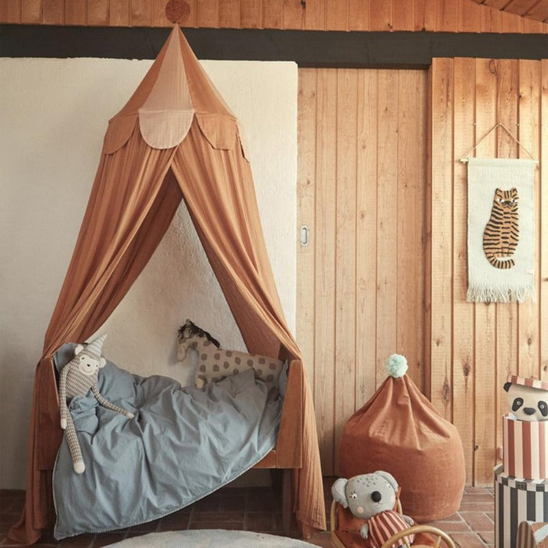 CirroNest Circus Chiffon-Baldachin und Bettwäsche-Set für das Kinderzimmer mit verspielten Motiven
