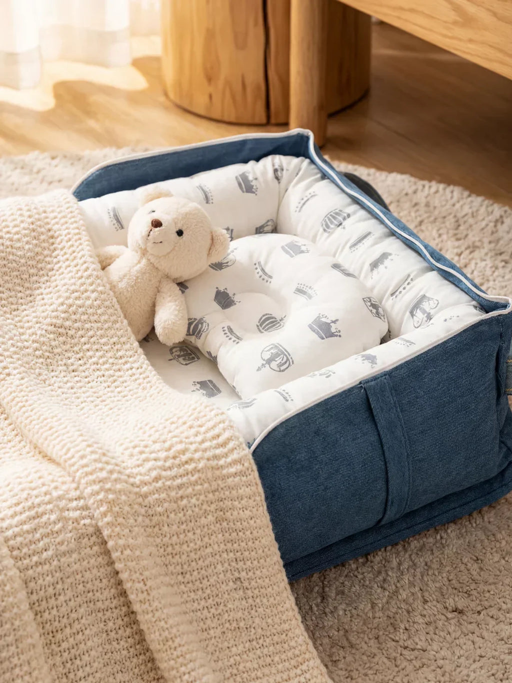 Cocon Nomade Baby Bed Reducer With Padded Cocoon And Carry Bag