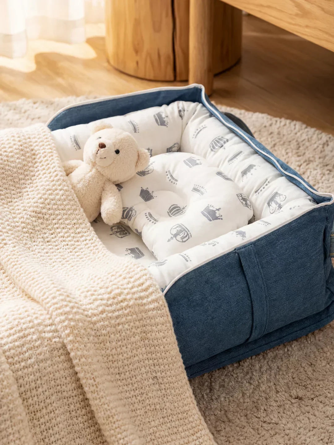 Cocon Nomade Baby Bed Reducer With Padded Cocoon And Carry Bag
