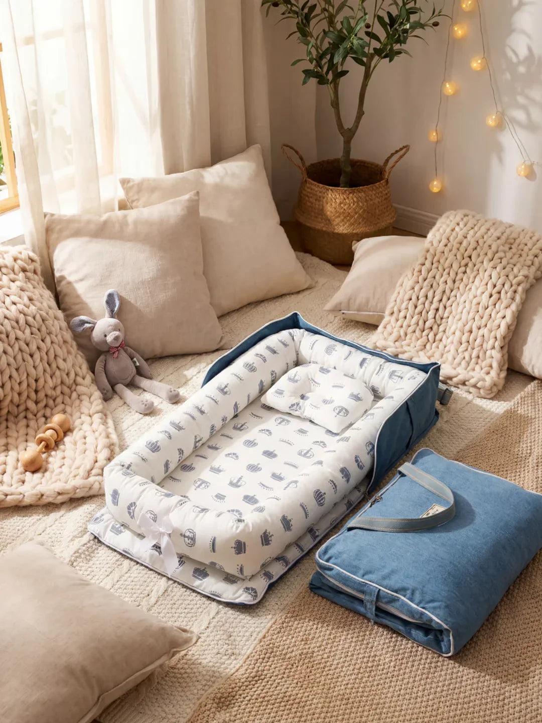 Cocon Nomade Baby Bed Reducer With Padded Cocoon And Carry Bag