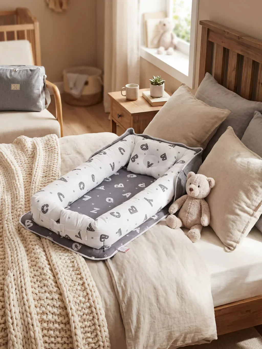 Cocon Nomade Baby Bed Reducer With Padded Cocoon And Carry Bag