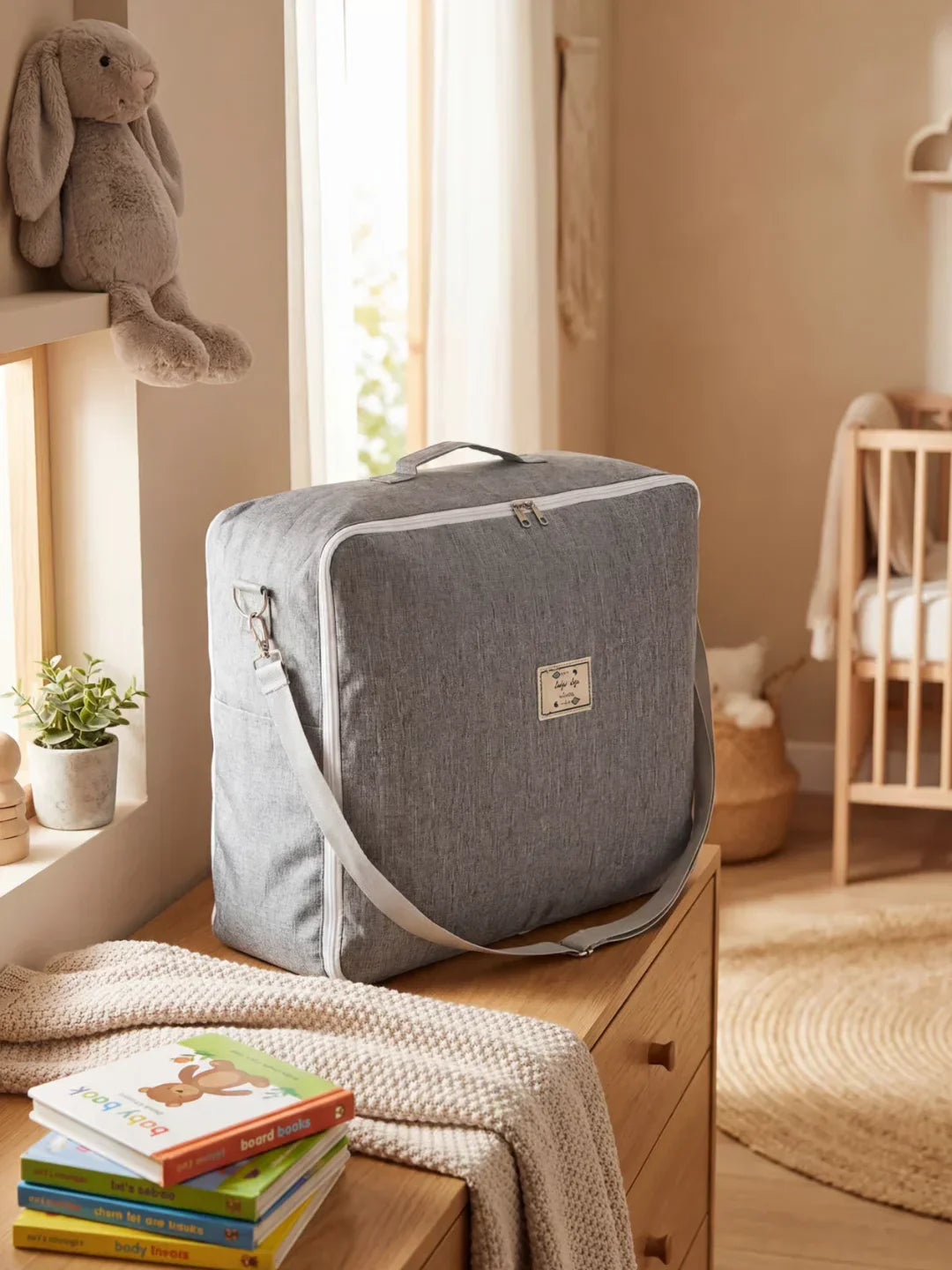 Cocon Nomade Baby Bed Reducer With Padded Cocoon And Carry Bag